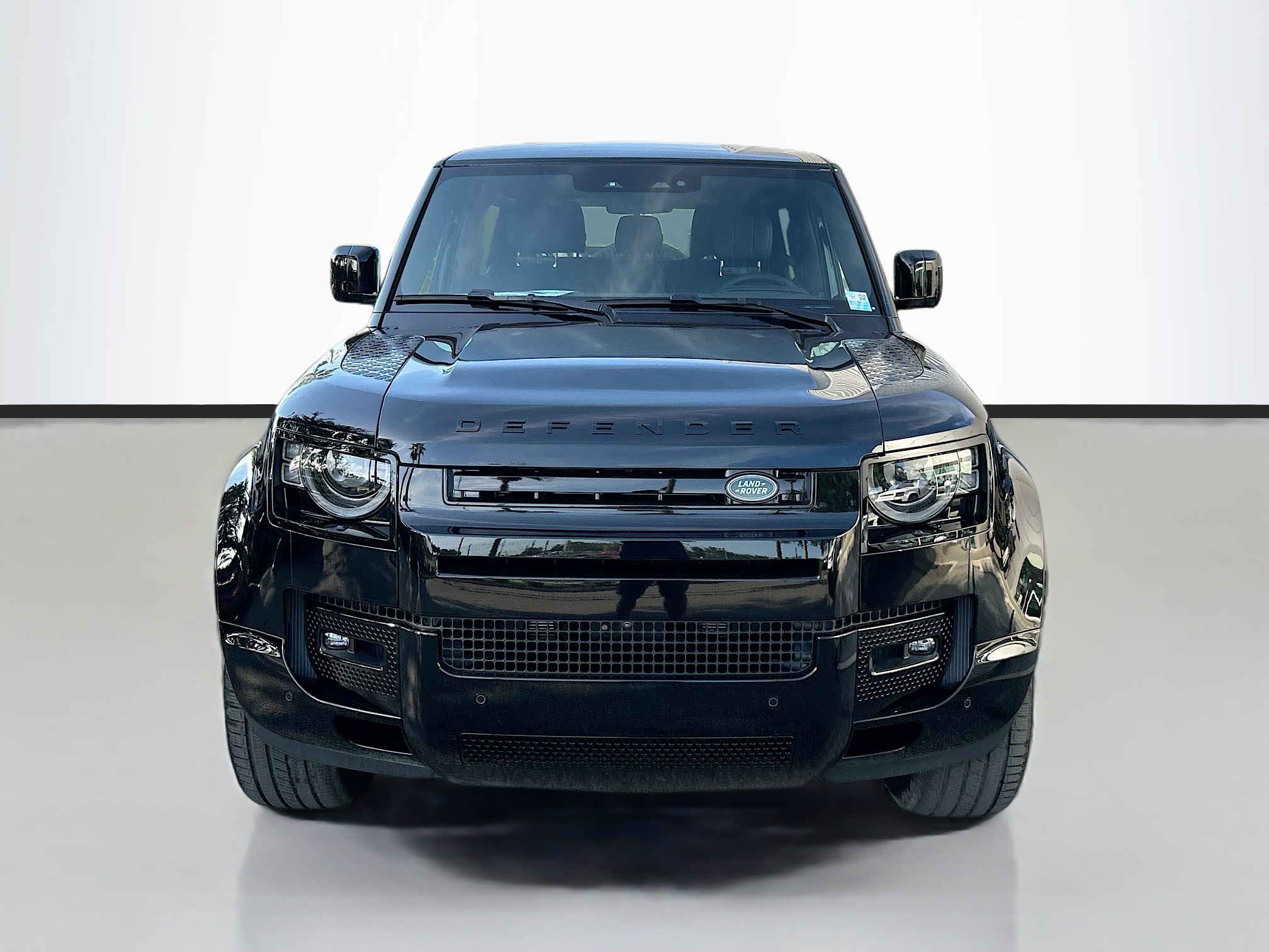 2025 Land Rover Defender 90 V8 photo 2