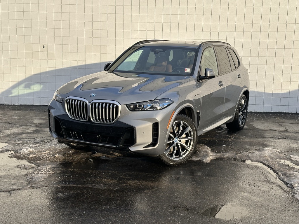 2024 BMW X5 50e's photo