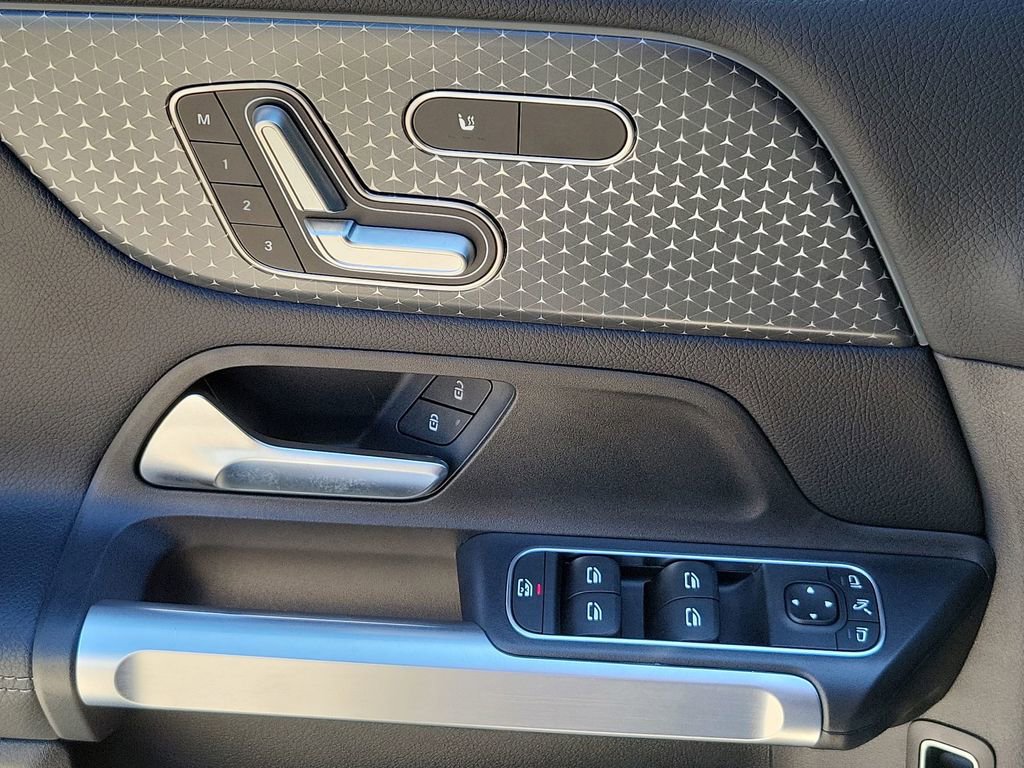 2024 Mercedes Benz GLB 250 photo 21