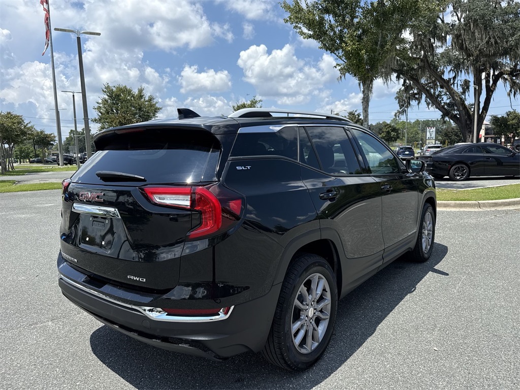 2024 Gmc Terrain SLT photo 2