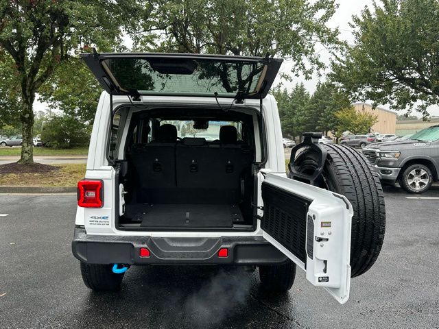 2024 Jeep Wrangler Sahara 4xe photo 12