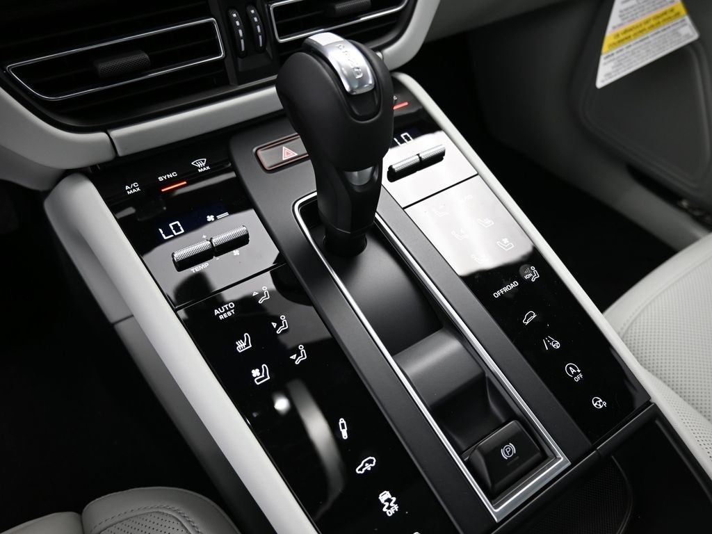 2026 Porsche Macan GTS photo 19