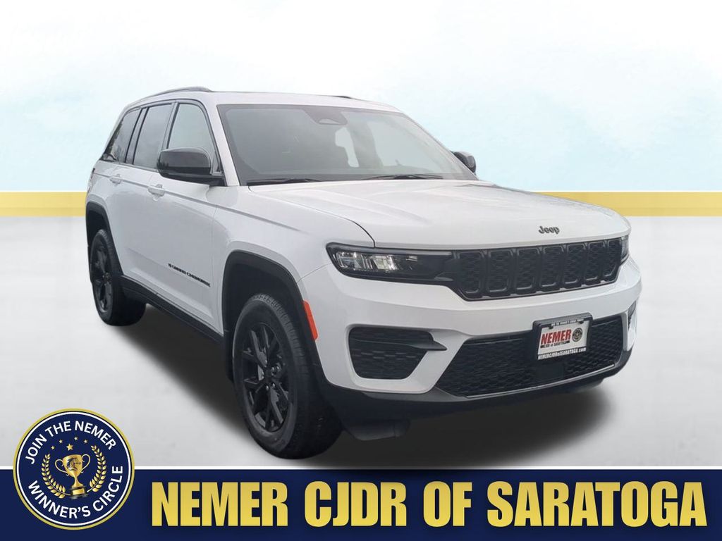 2025 Jeep Grand Cherokee Altitude's photo