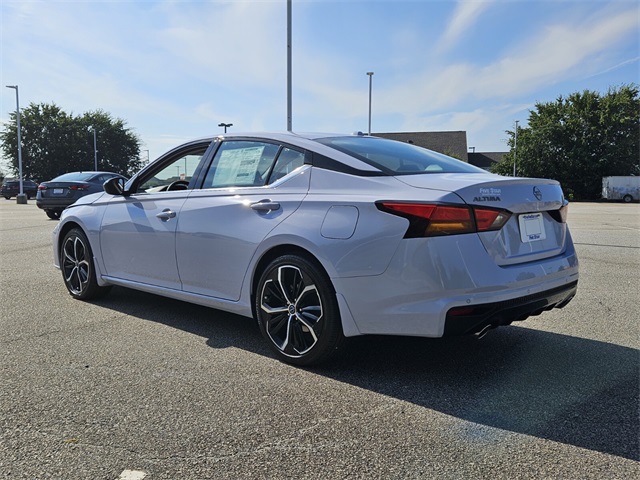 2025 Nissan Altima 2.5 SR photo 9