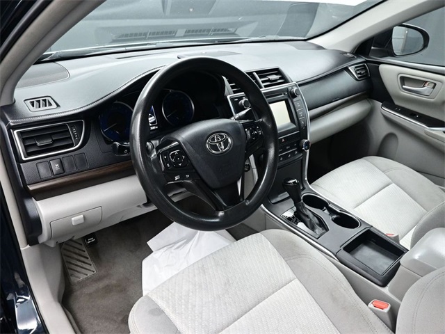 2016 Toyota Camry LE photo 31
