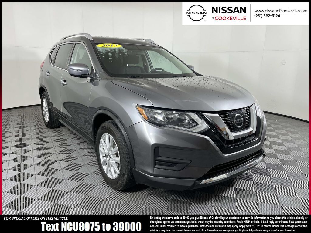 2017 Nissan Rogue SV's photo