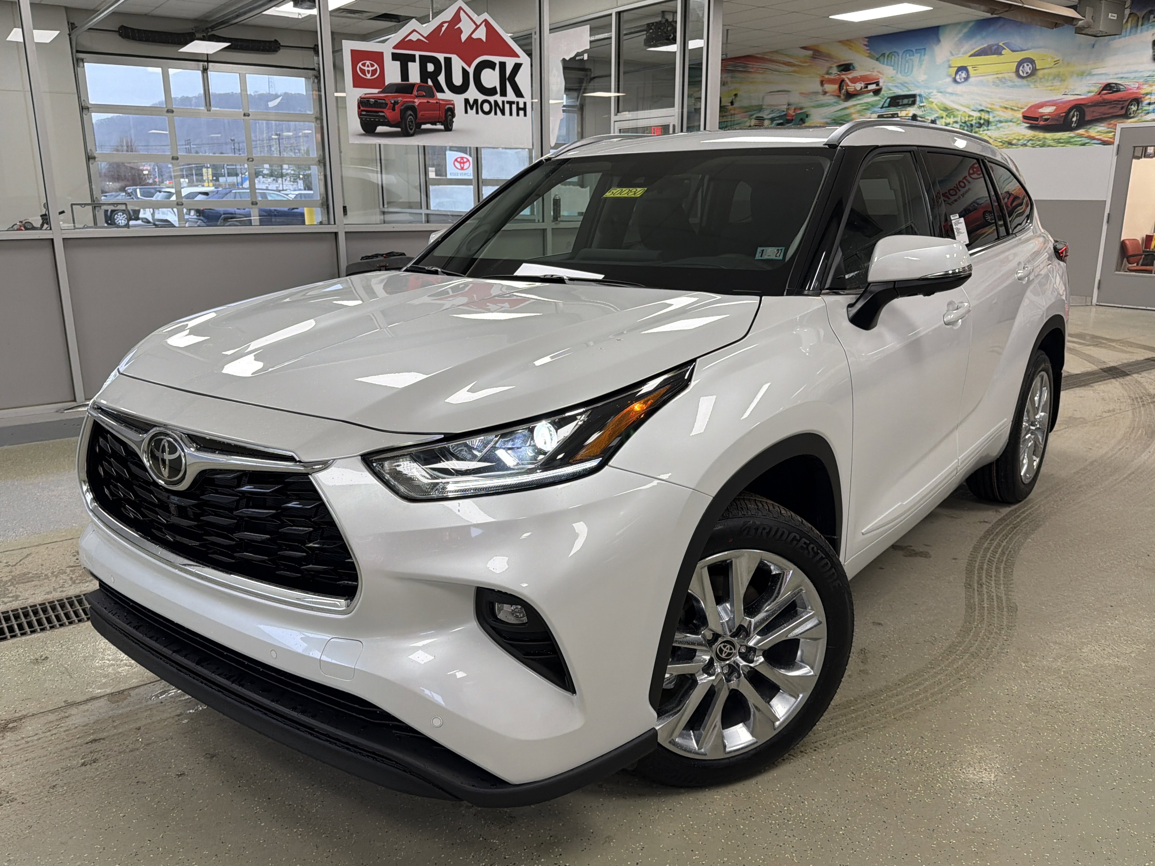 2026 Toyota Highlander Limited's photo