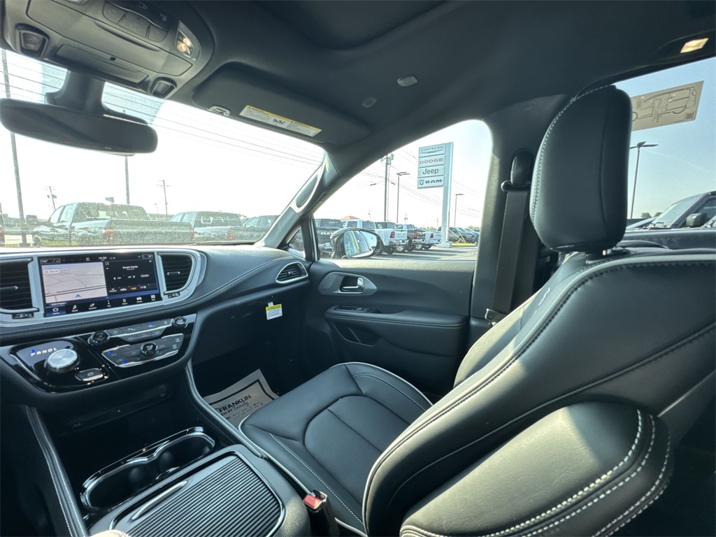 2026 Chrysler Pacifica Limited photo 11