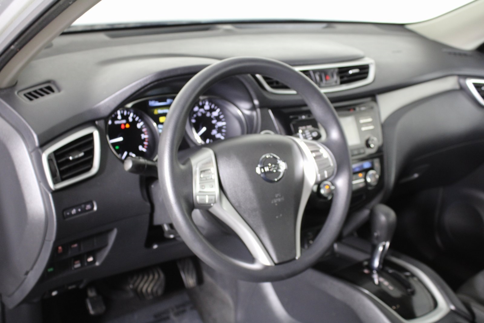 2015 Nissan Rogue SV photo 8