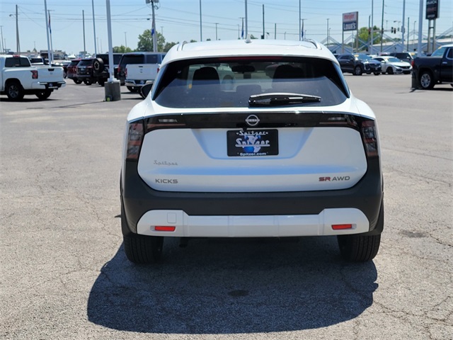2025 Nissan Kicks SR photo 2