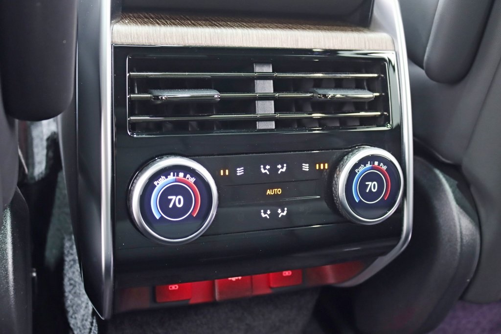 2023 Land Rover Range Rover SE photo 25