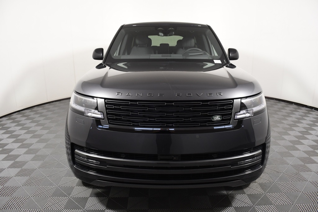 2025 Land Rover Range Rover SE photo 2
