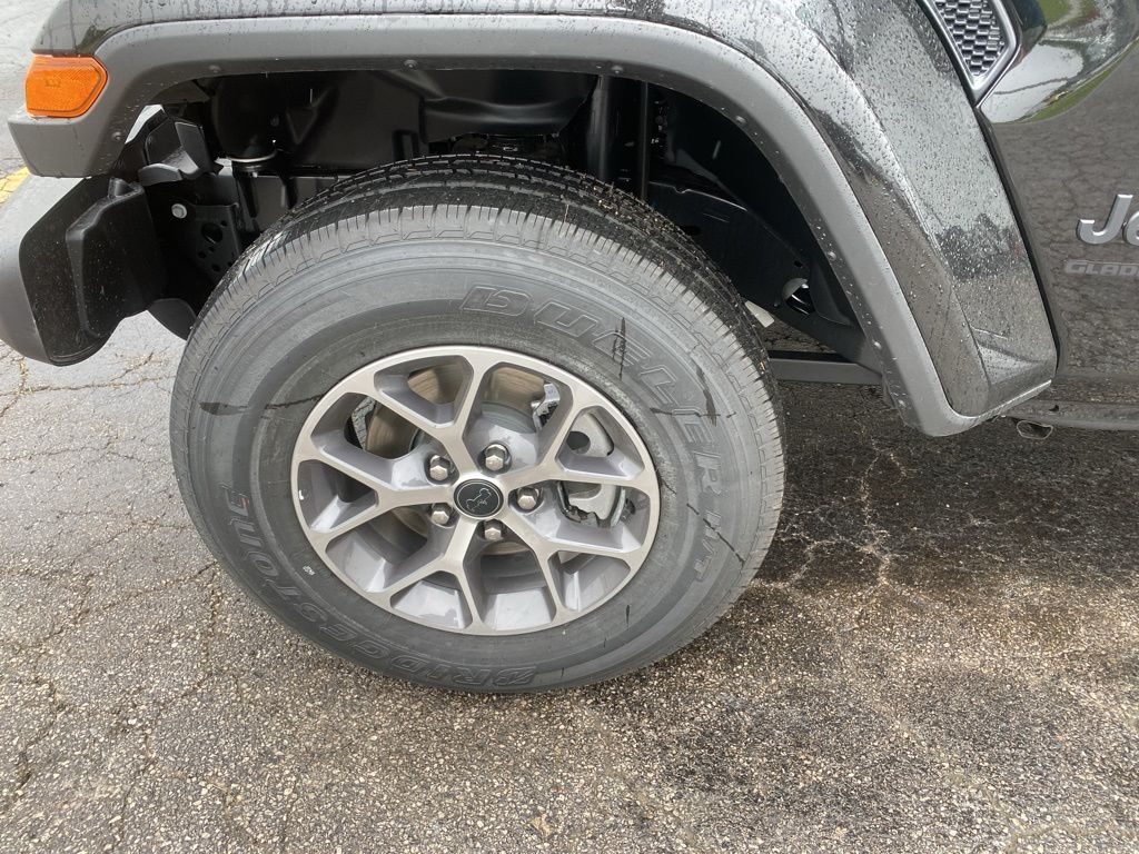 2025 Jeep Gladiator Sport S photo 4