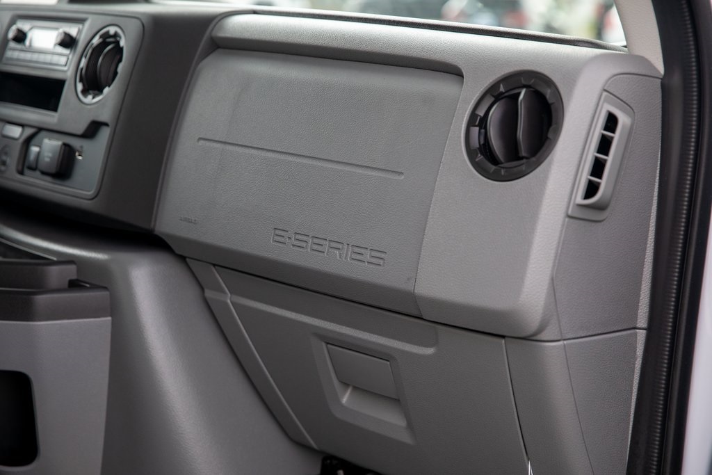 2026 Ford E-450 photo 19