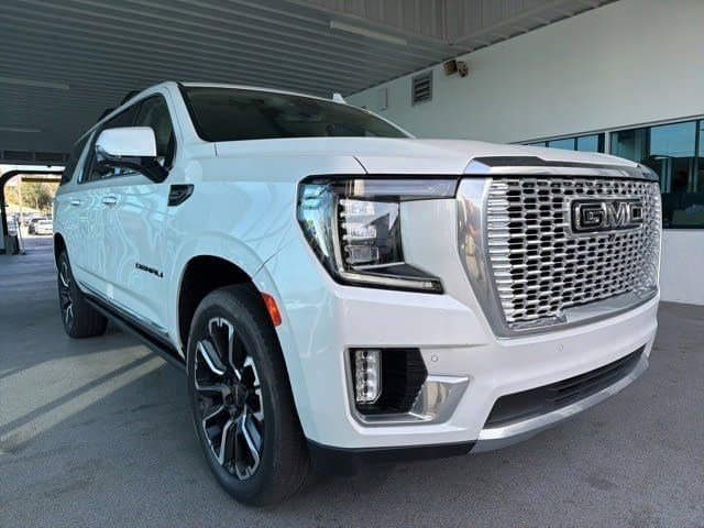 2022 GMC Yukon XL Denali's photo