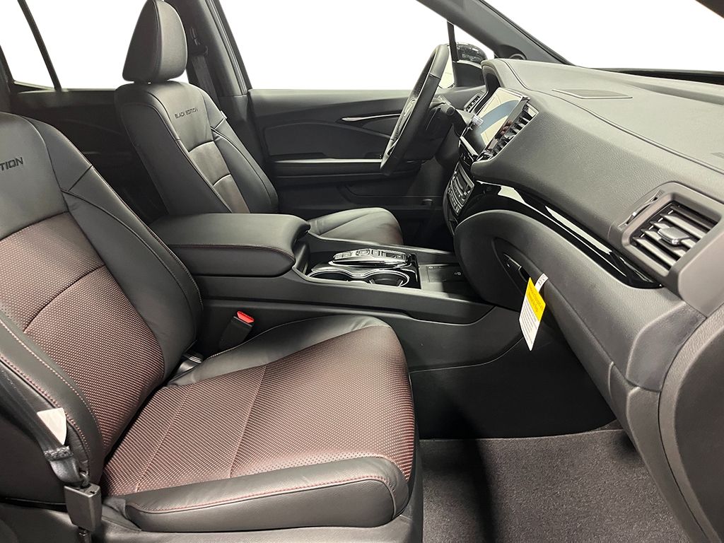 2025 Honda Ridgeline Black Edition photo 26