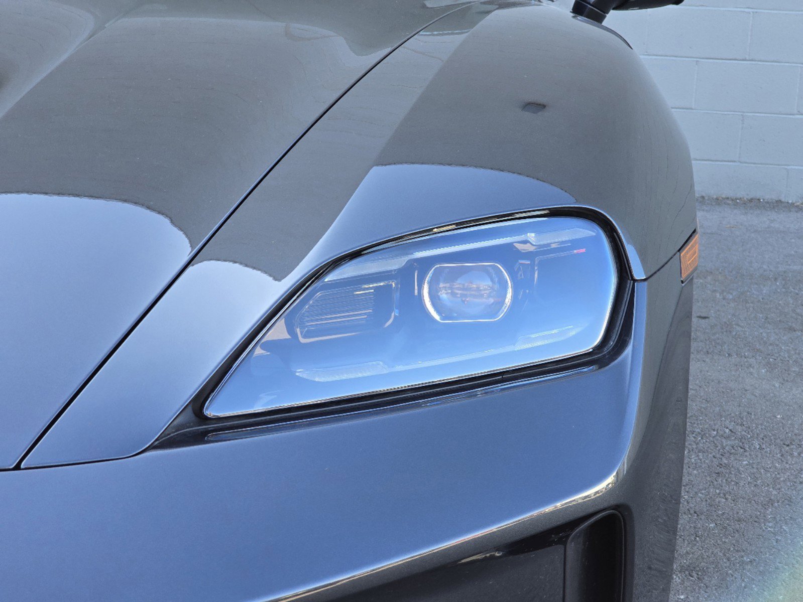 2025 Porsche Taycan 4S photo 8