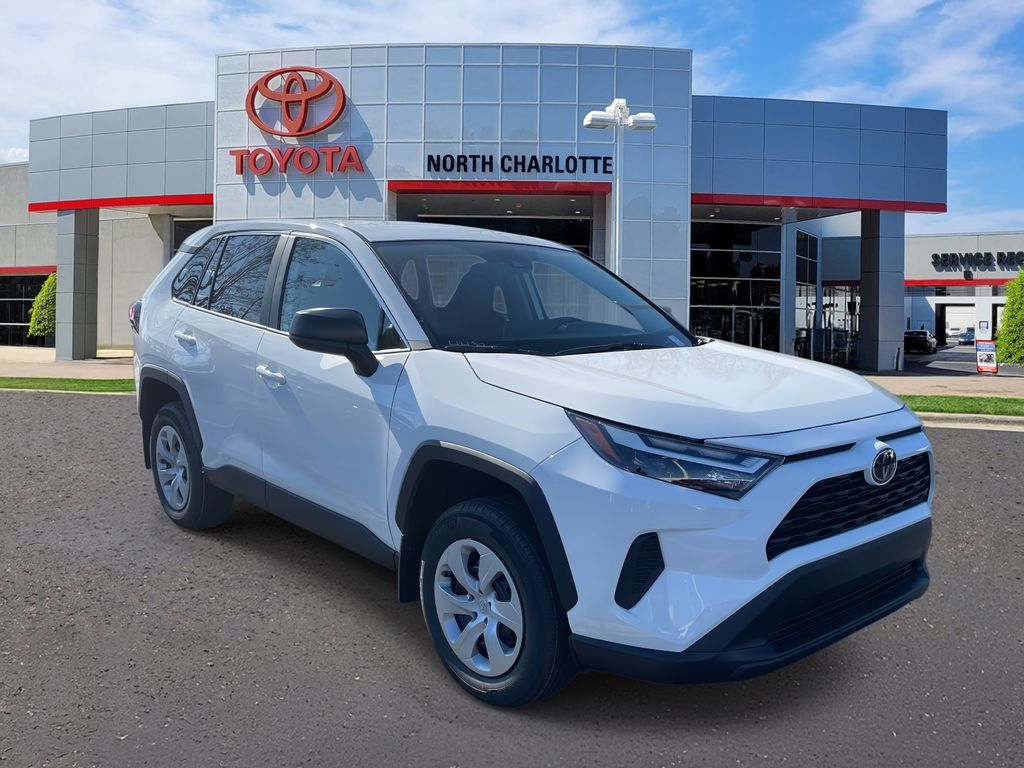 2025 Toyota RAV4 LE's photo
