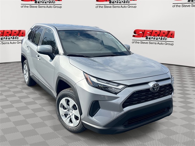 2025 Toyota RAV4 LE's photo