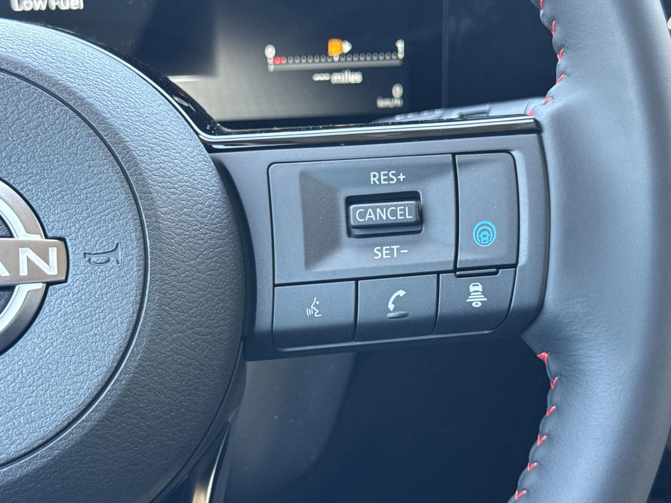 2025 Nissan Kicks SR photo 19
