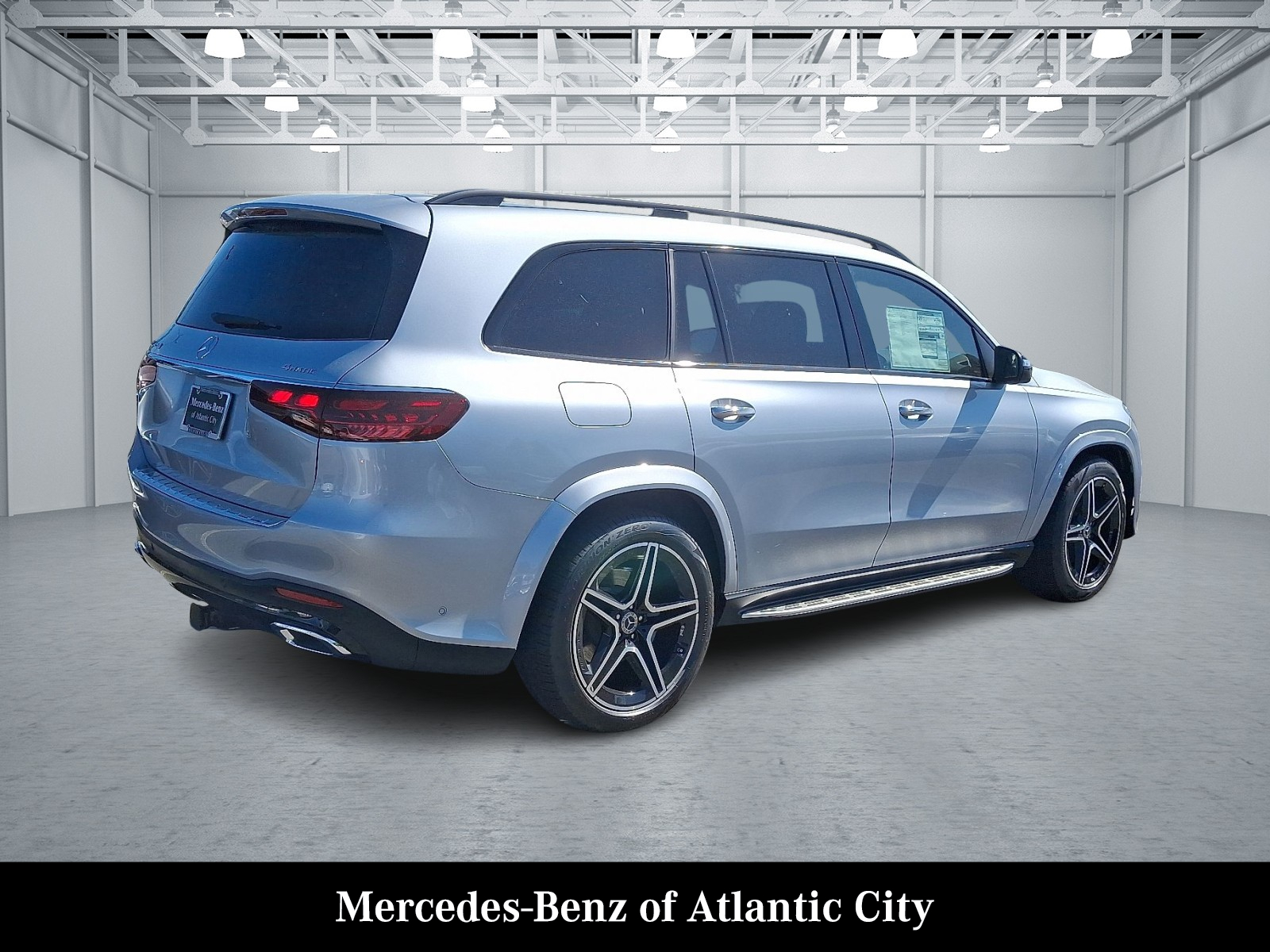 2025 Mercedes Benz GLS 450 4MATIC photo 4