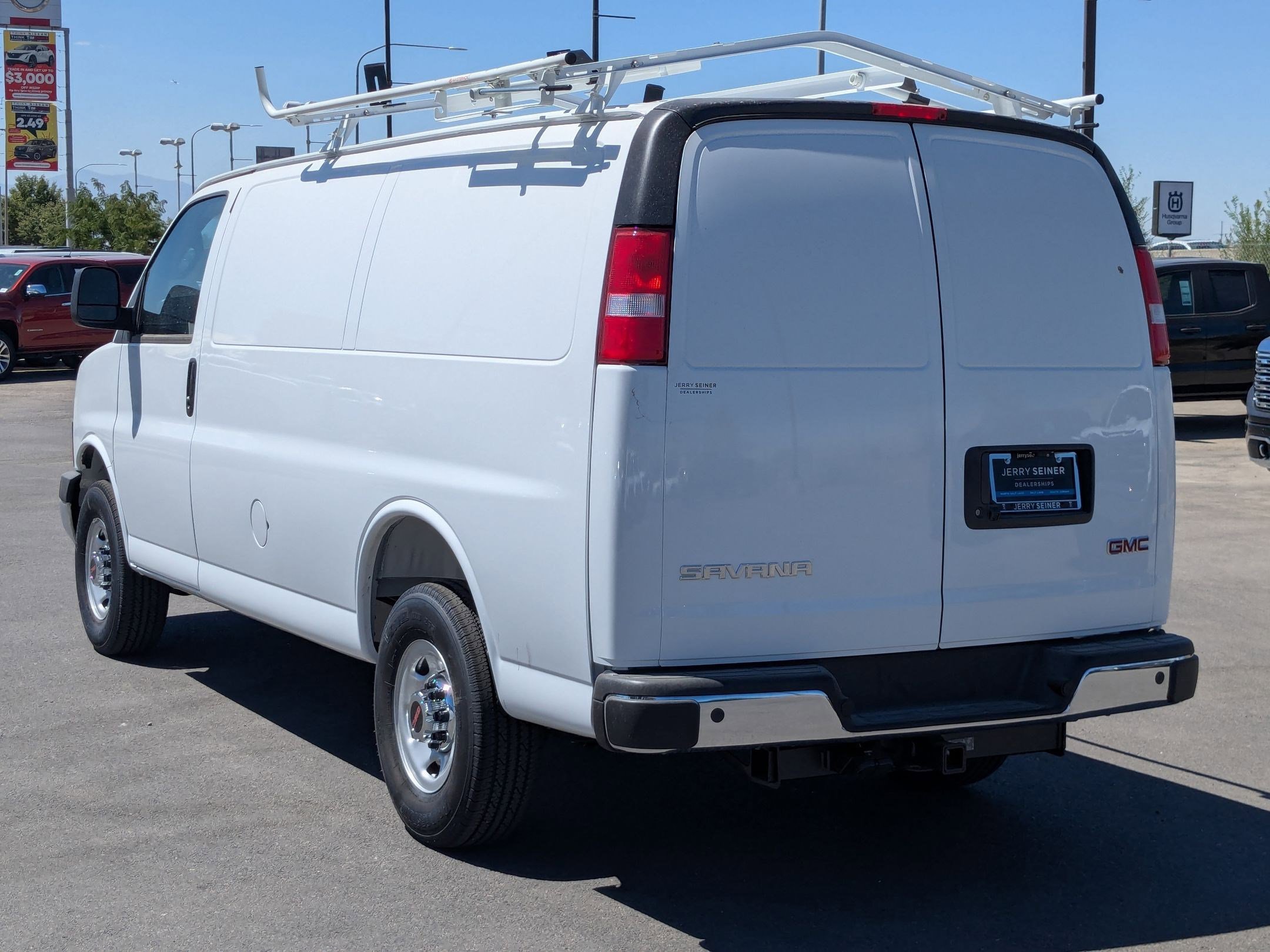 2025 Gmc Savana Cargo 2500 photo 3