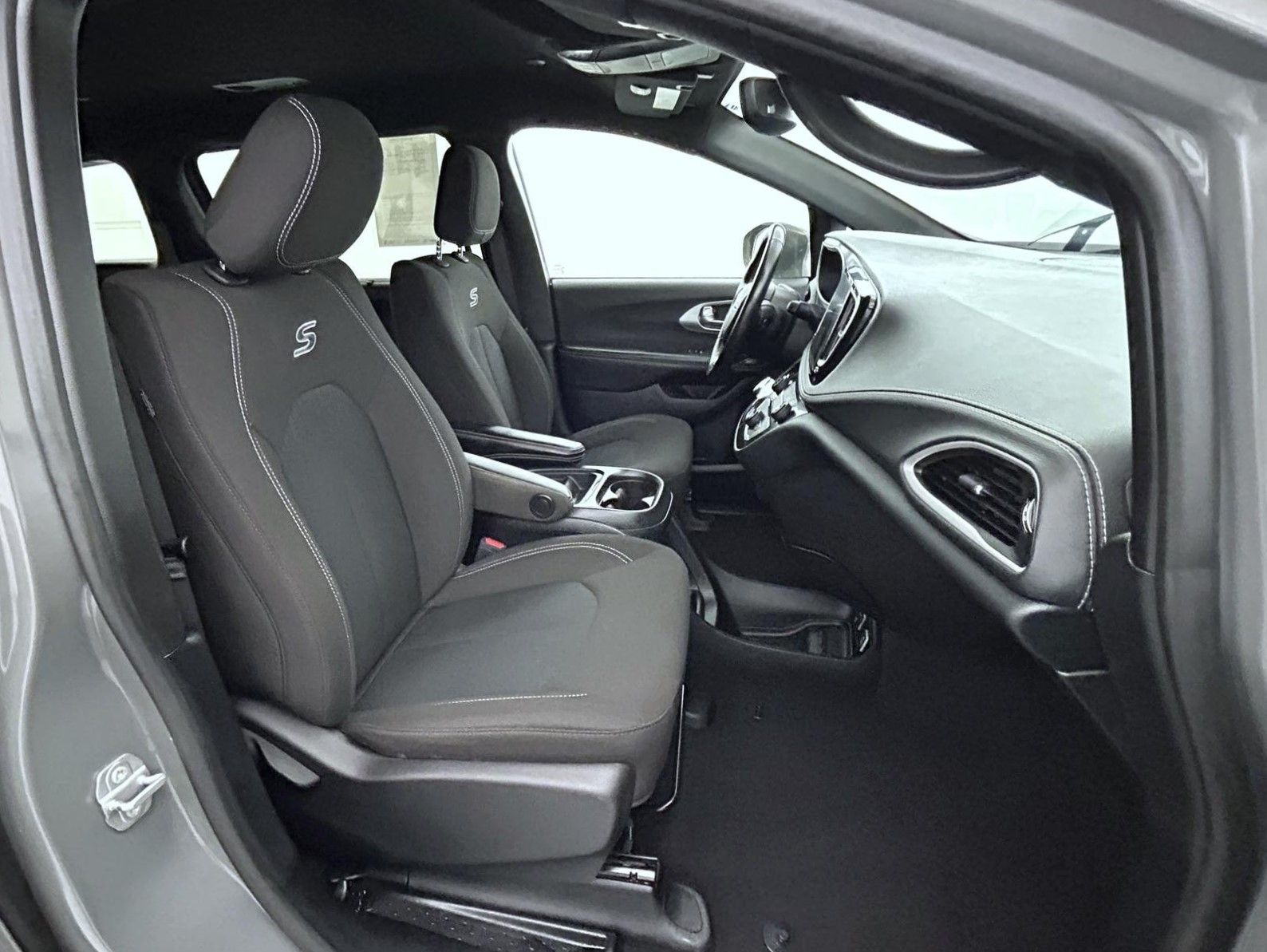2021 Chrysler Pacifica Touring photo 15