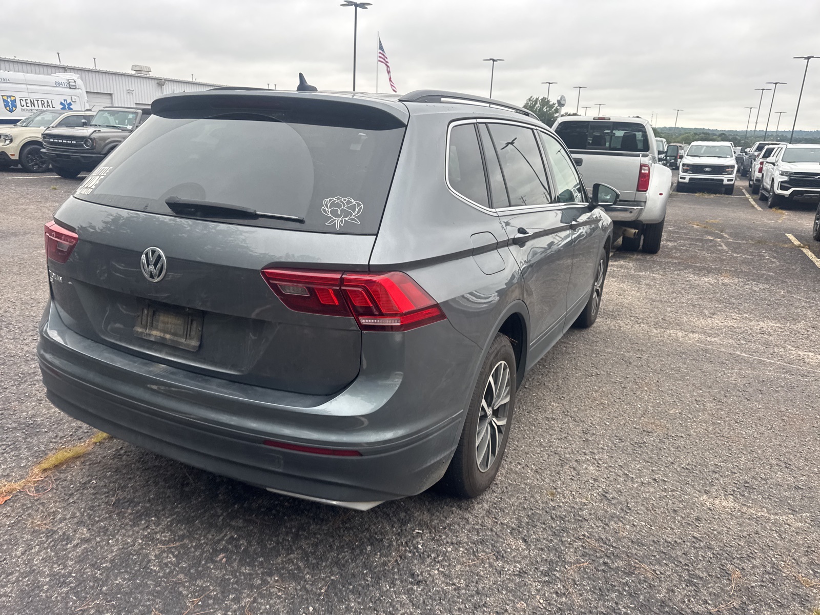 2019 Volkswagen Tiguan SE photo 4
