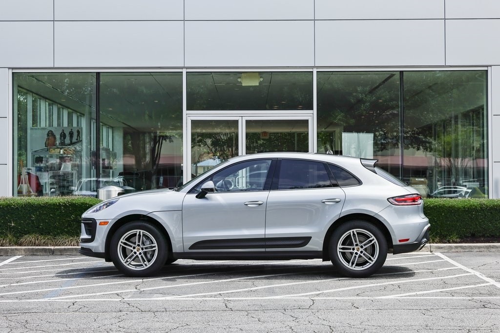 2024 Porsche Macan T photo 2