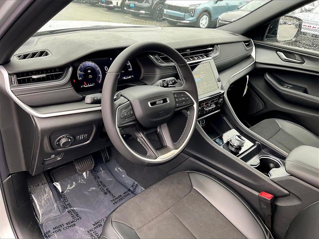 2025 Jeep Grand Cherokee Altitude X photo 4