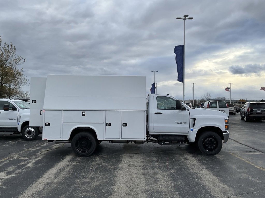 2024 Chevrolet Silverado 5500HD Work Truck photo 2