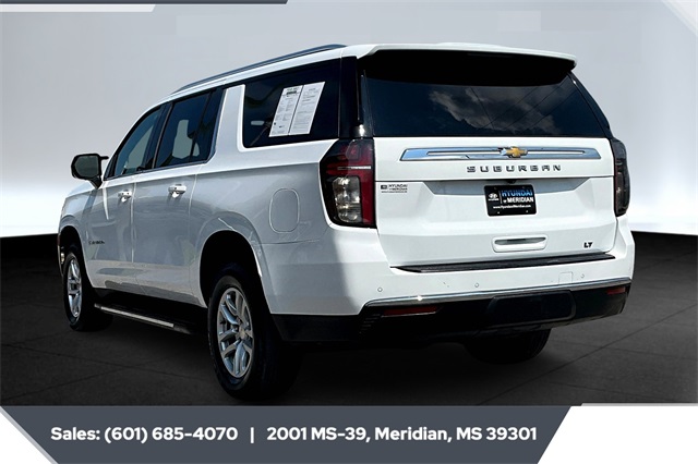 2023 Chevrolet Suburban LT photo 2