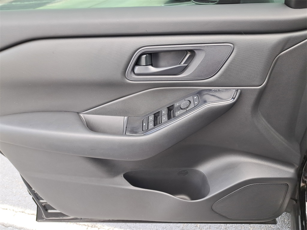 2024 Nissan Rogue S photo 21