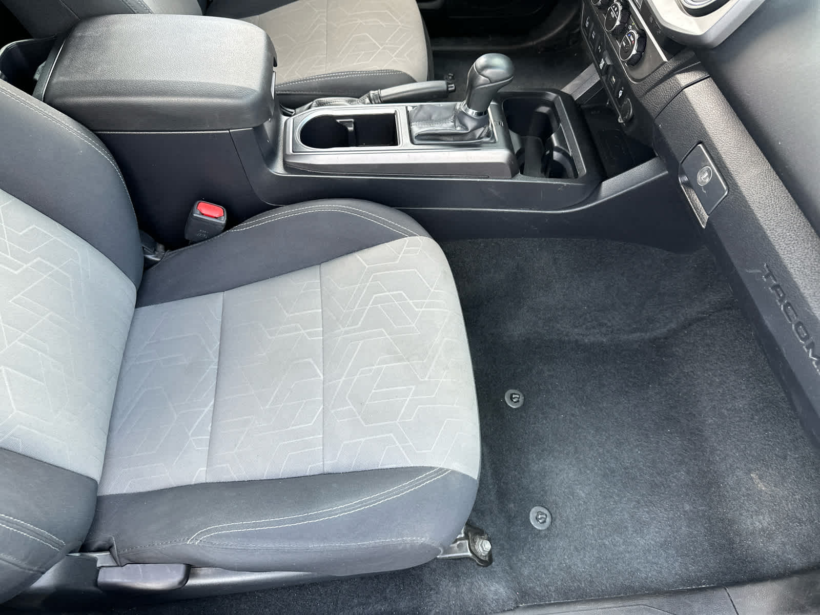 2023 Toyota Tacoma TRD photo 24