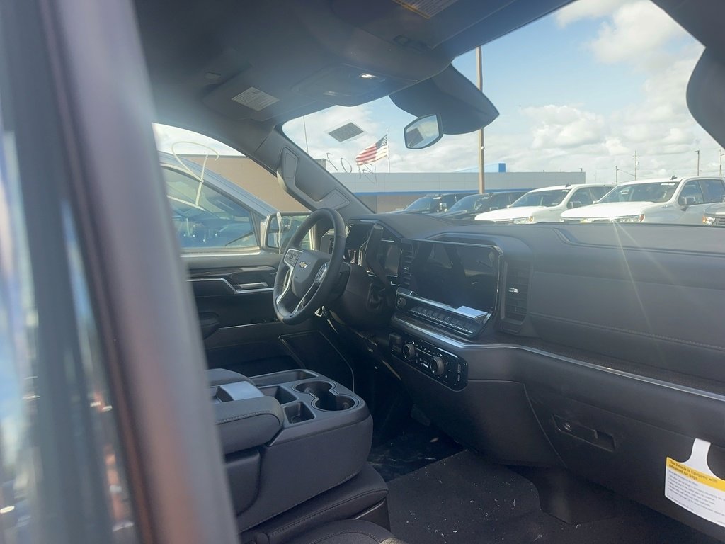 2026 Chevrolet Silverado 1500 LT photo 3