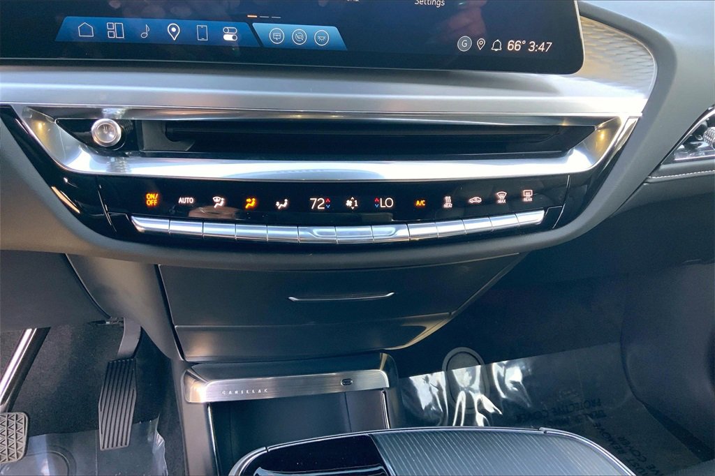 2025 Cadillac Lyriq Luxury photo 27