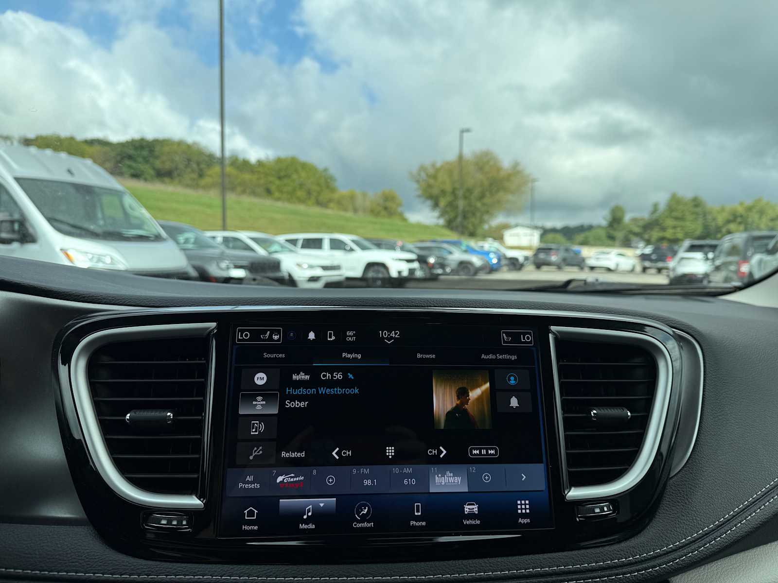 2024 Chrysler Pacifica Touring L photo 25
