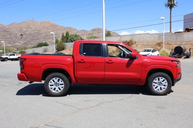 2022 Nissan Frontier SV photo 2