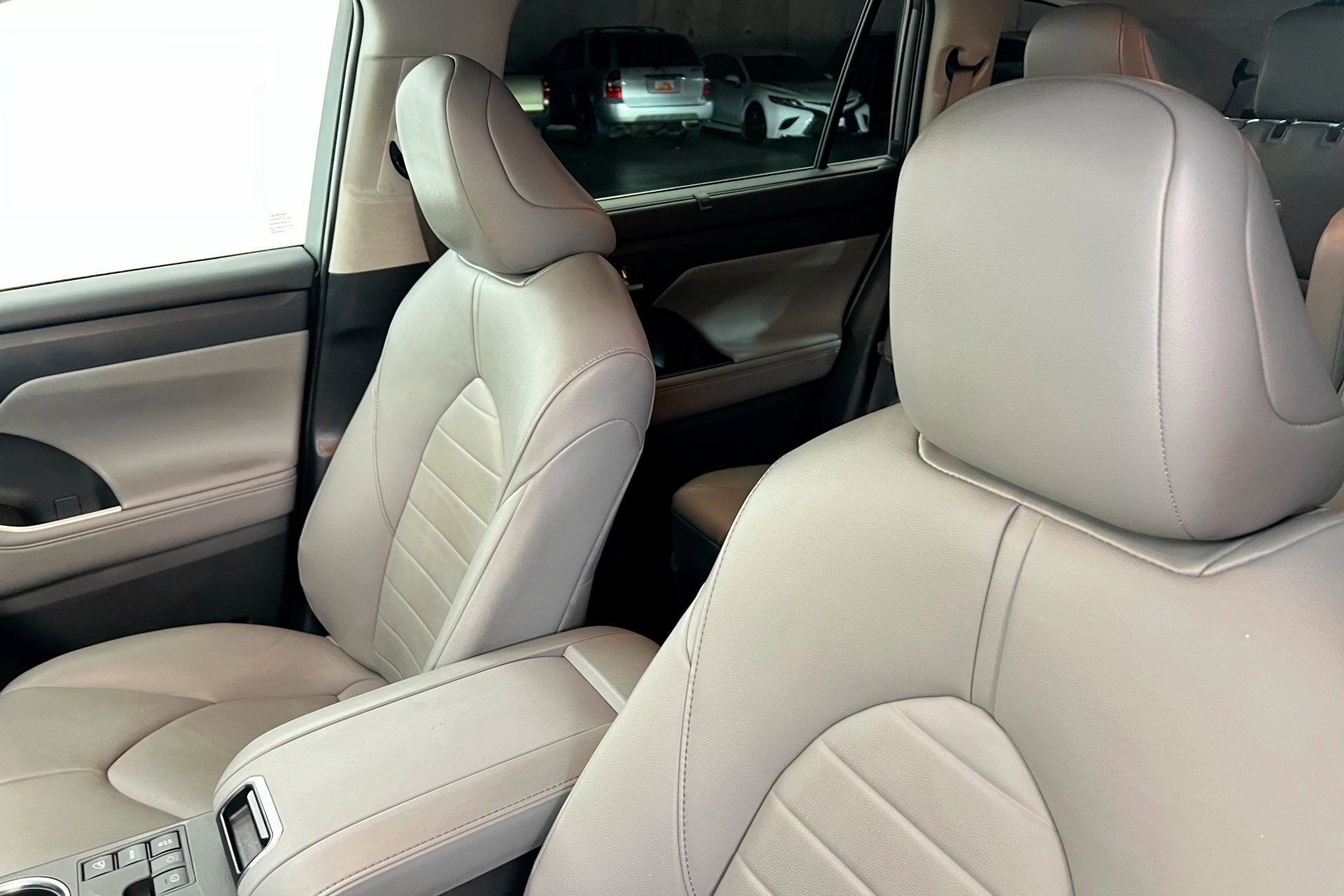 2024 Toyota Highlander XLE photo 16