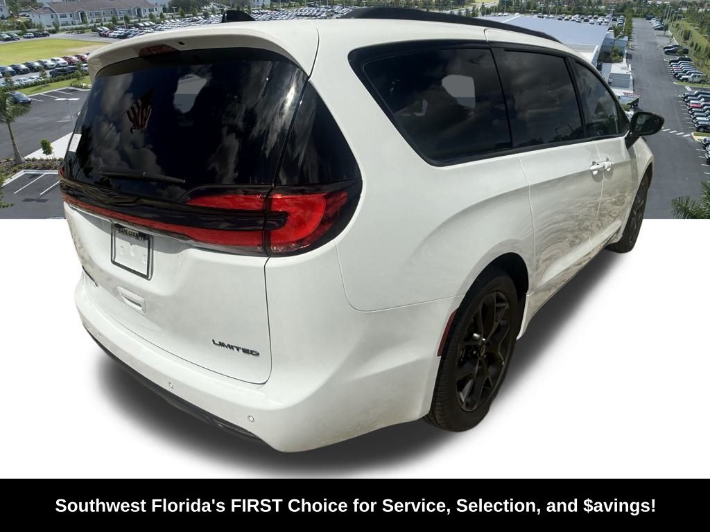 2026 Chrysler Pacifica Limited photo 4