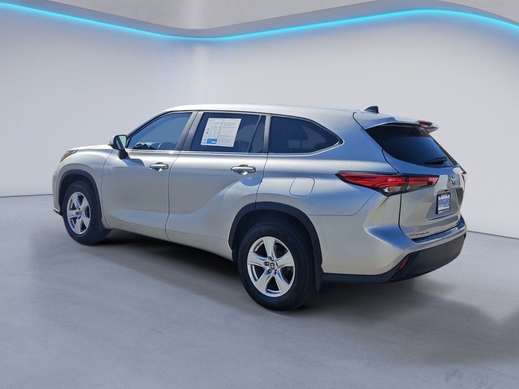 2023 Toyota Highlander LE photo 35