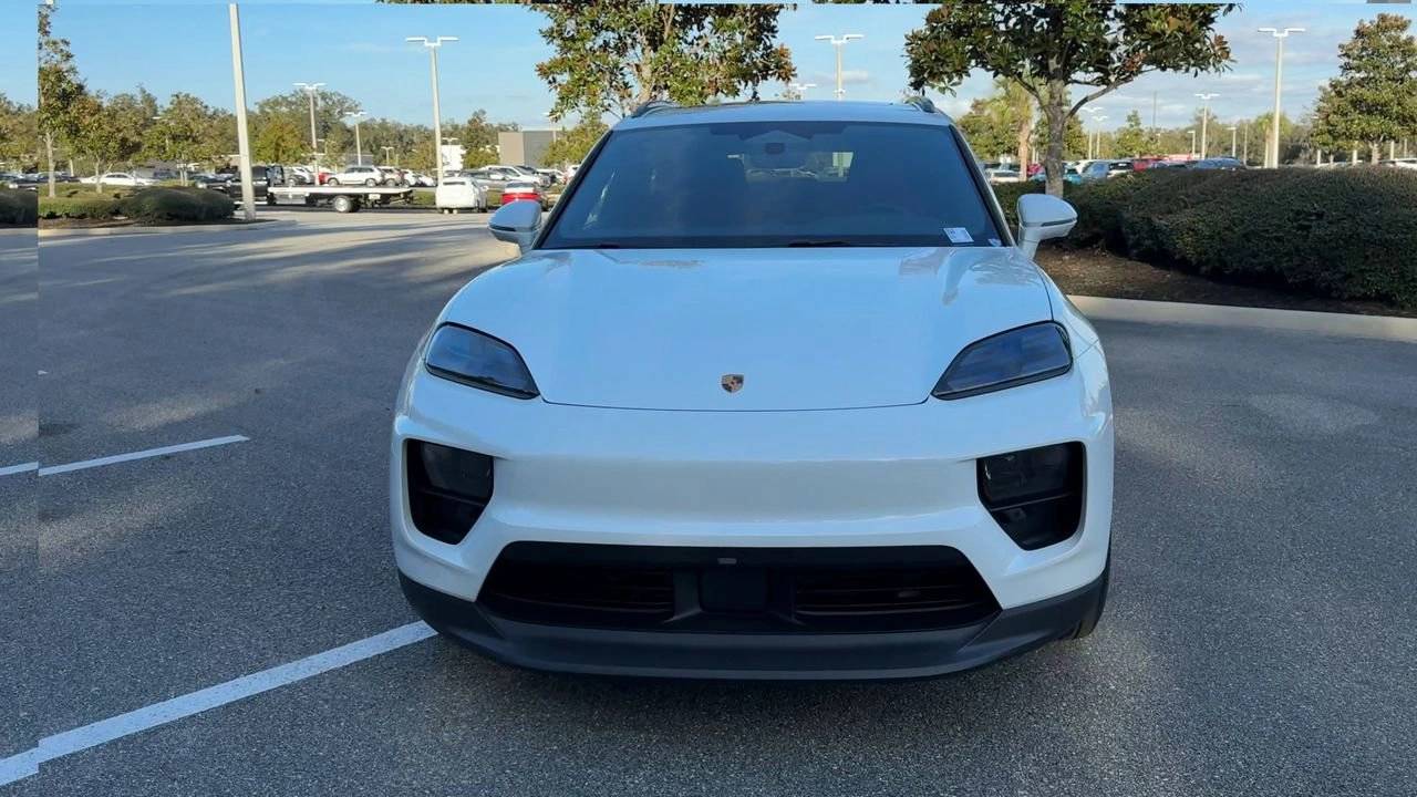 2025 Porsche Macan Electric photo 3
