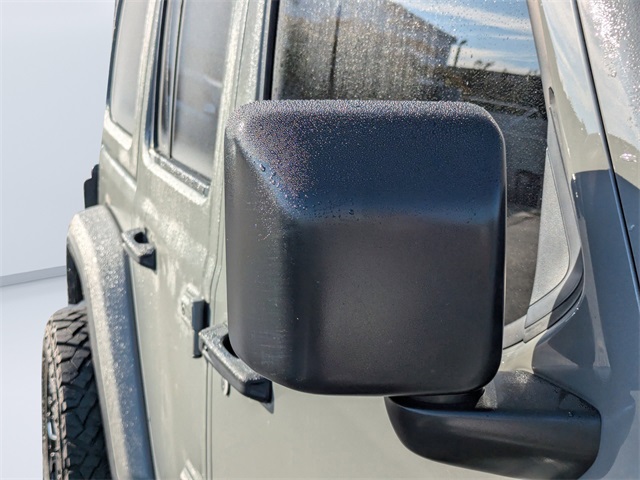 2022 Jeep Wrangler Unlimited Sahara photo 9