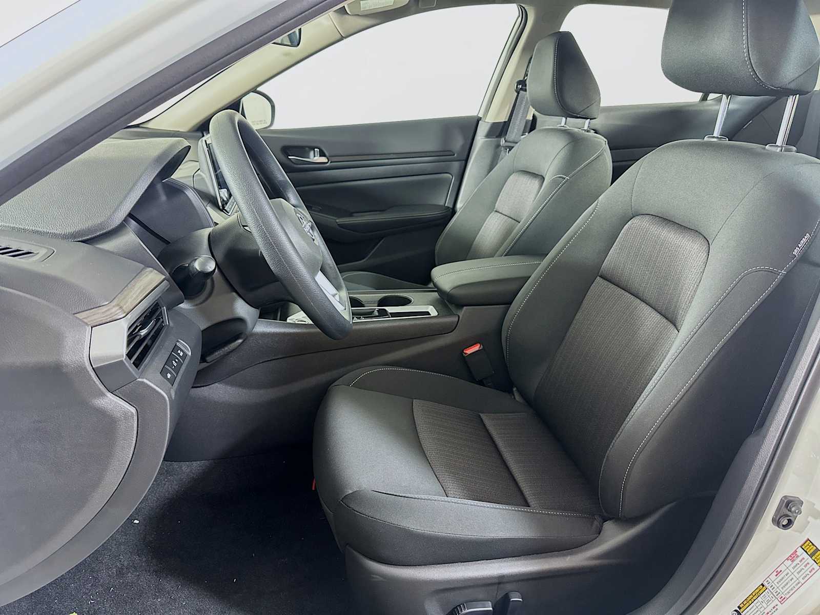 2025 Nissan Altima 2.5 SV photo 4