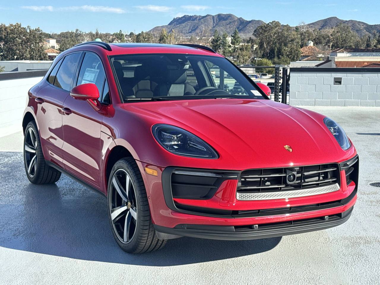 2025 Porsche Macan Base photo 8