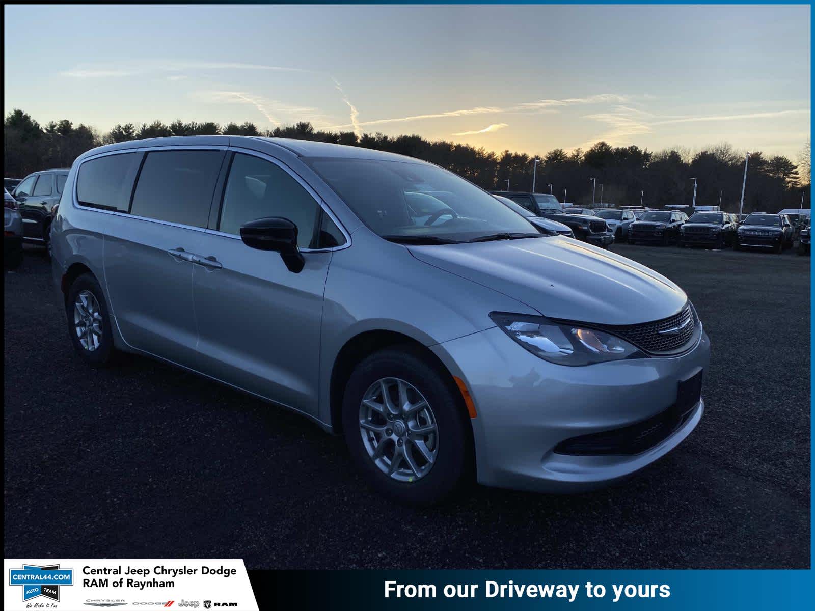 2026 Chrysler Voyager LX's photo