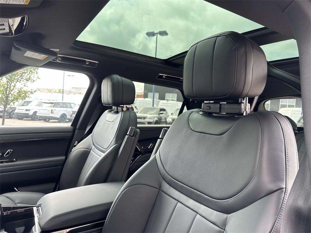 2025 Land Rover Range Rover Sport SE photo 18