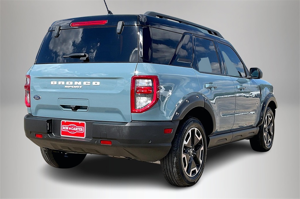 2023 Ford Bronco Sport Outer Banks photo 2