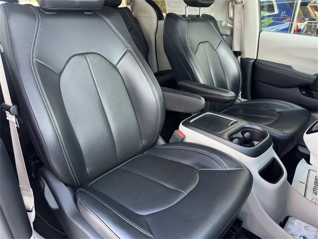 2022 Chrysler Pacifica Hybrid Touring L photo 48