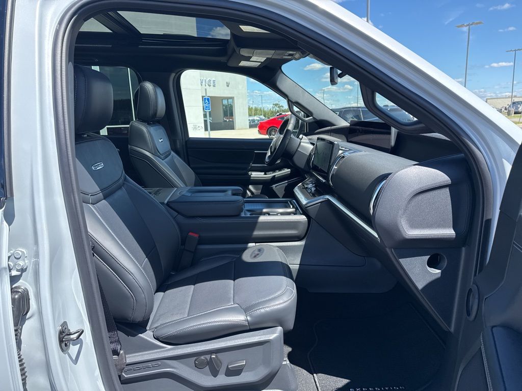 2025 Ford Expedition Platinum photo 21